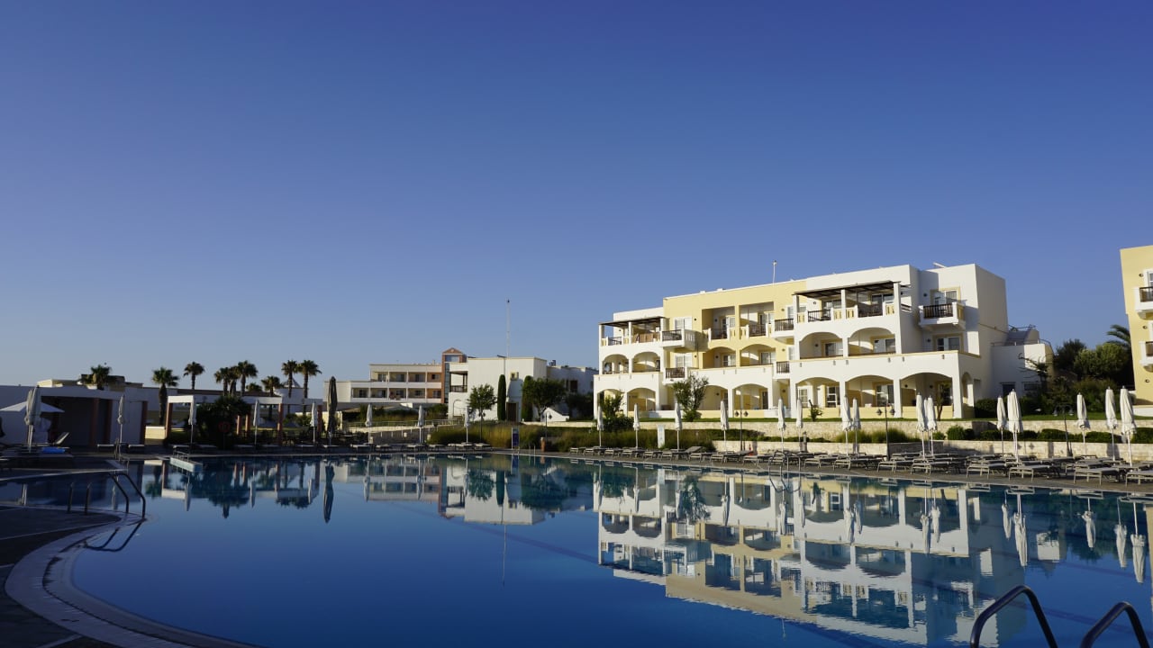 Pool Neptune Luxury Resort