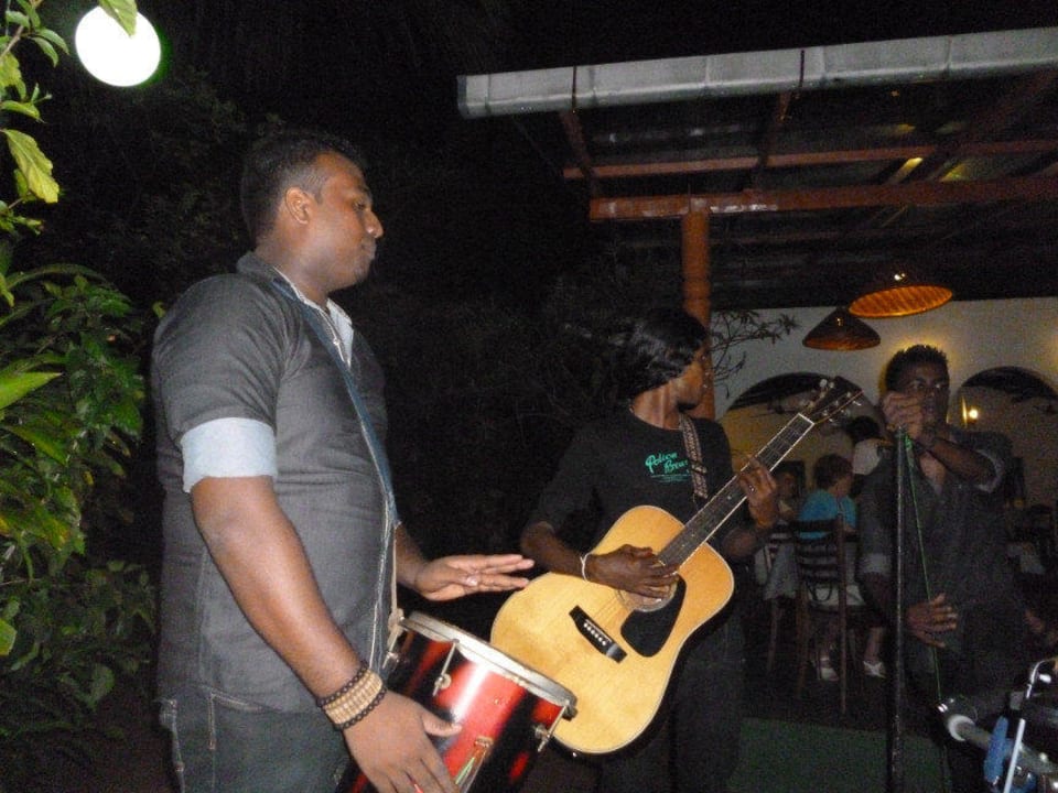 Live-Musik im Garten vor dem Restaurant Hotel Susantha Garden