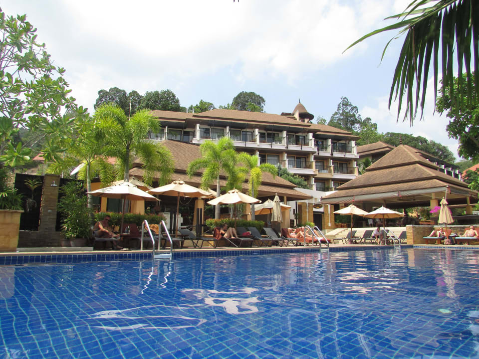 Schöne Poolanlage Avani Ao Nang Cliff Krabi Resort