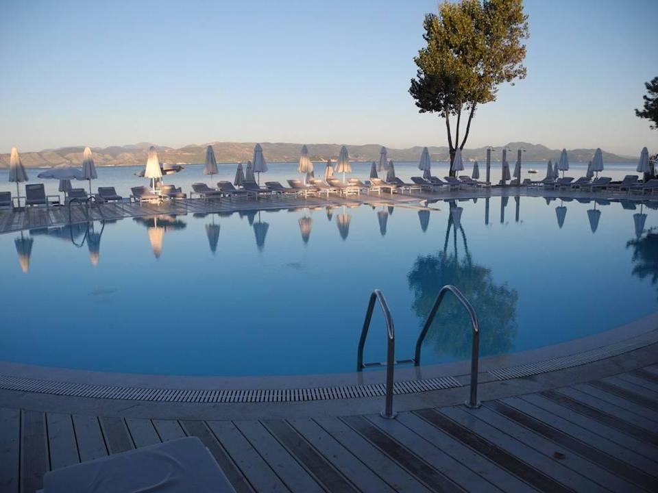 Blick über den Pool zum griechischen Festland Capo Di Corfu  (Im Umbau/Renovierung)
