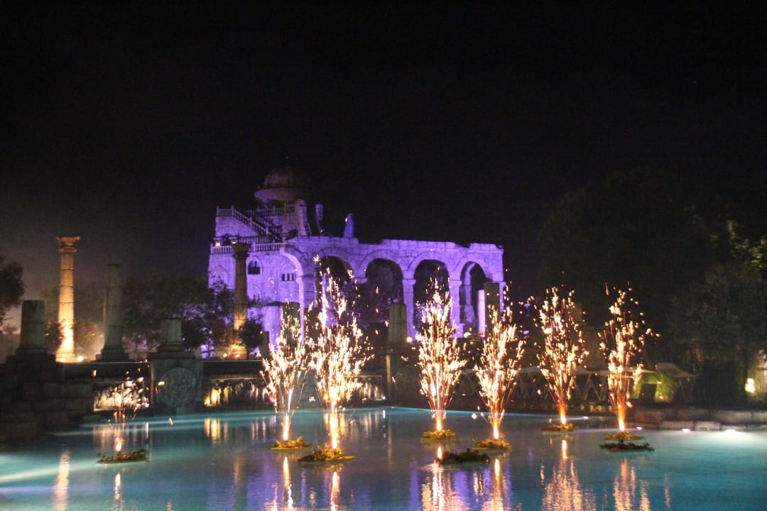 Feuerwerk am Pool Xanadu Resort Hotel