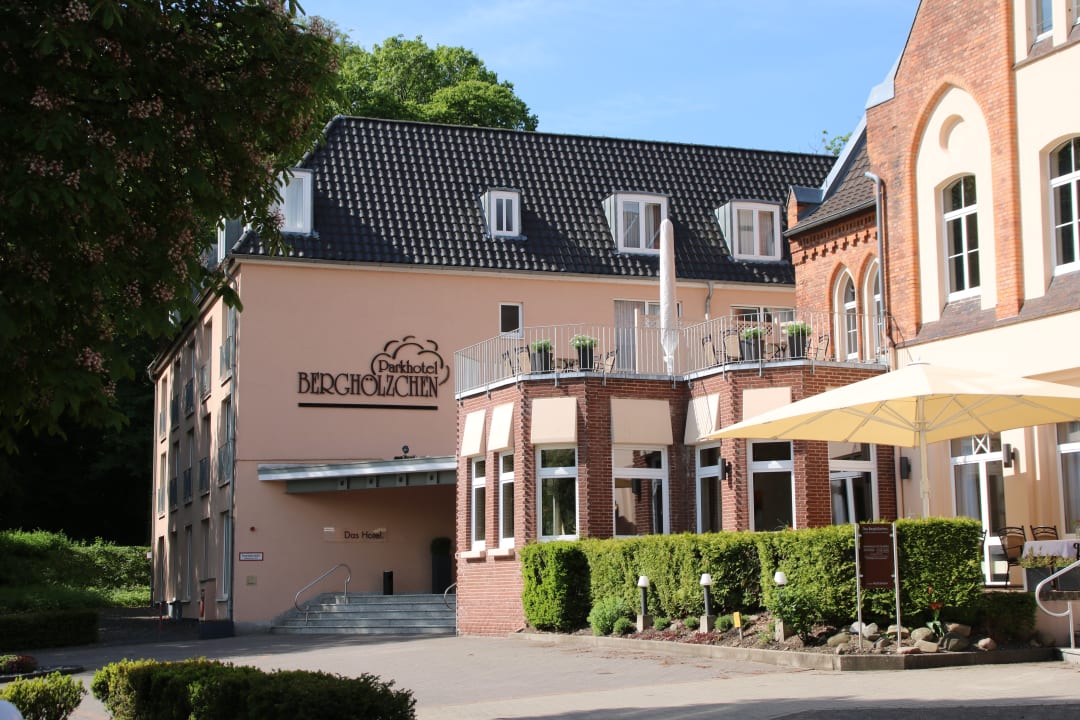 Außenansicht Parkhotel Berghölzchen