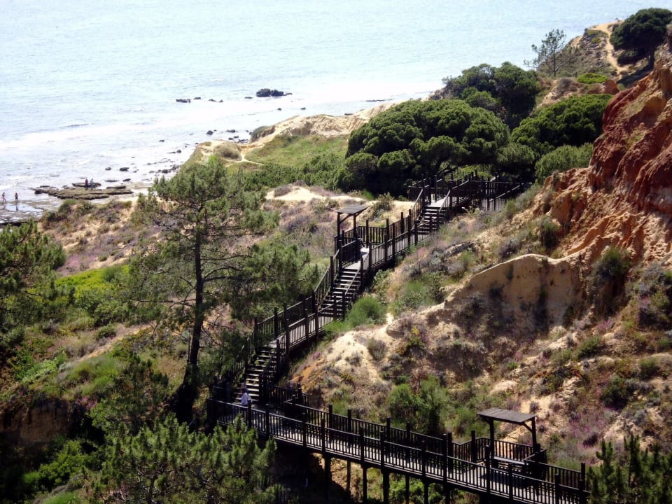 Blick auf die Treppen zum Strand PortoBay Falésia