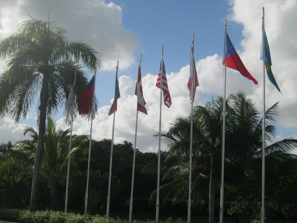 Einfahrt zum Hotel Grand Sirenis Punta Cana Resort & Aquagames