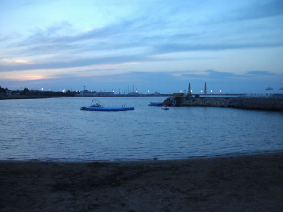 Strand am Abend Oscar Resort Hotel