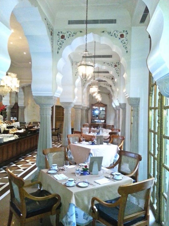 Frühstück im Surya Mahal Hotel The Oberoi Rajvilas