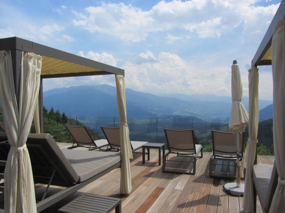 Sehr schöne neue Liegen  Parkhotel Holzerhof