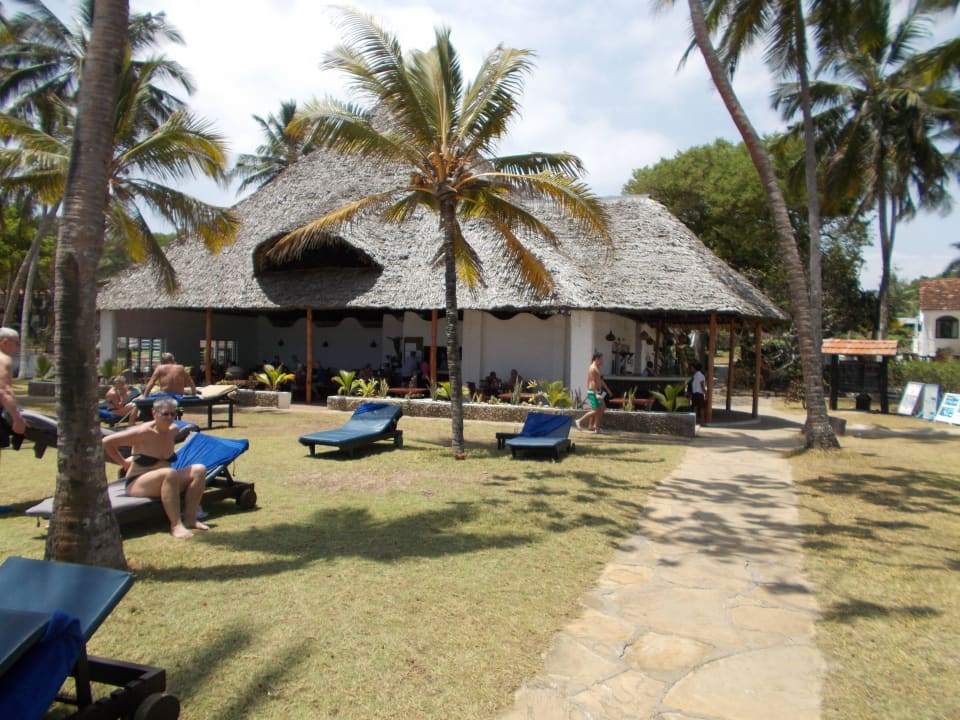 Vor der Bar Hotel Diani Sea Lodge