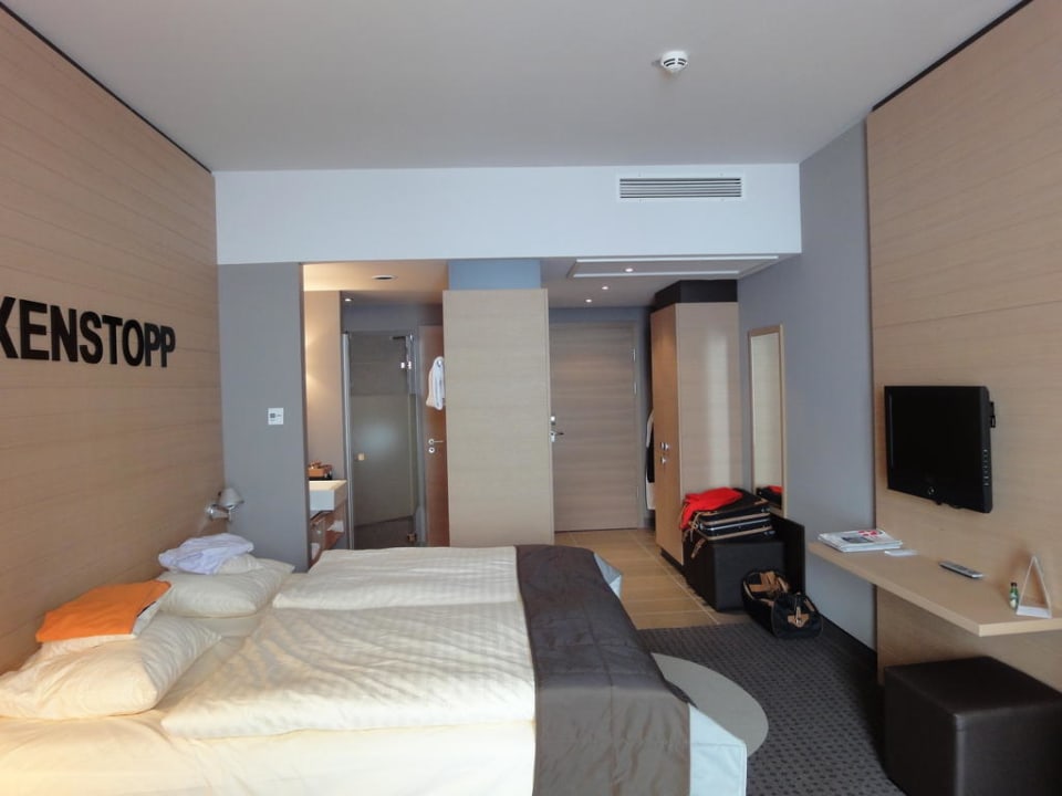 Blick vom Zimmer zum offenen Bad Lindner Hotel Nurburgring Congress, part of JdV by Hyatt