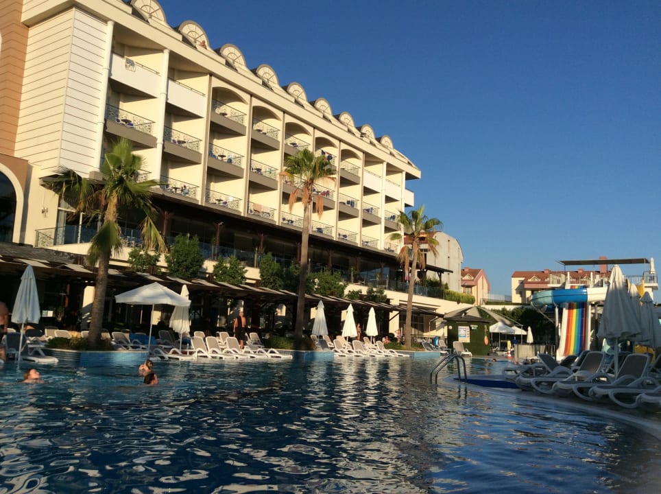 Pool Mary Hotel Side