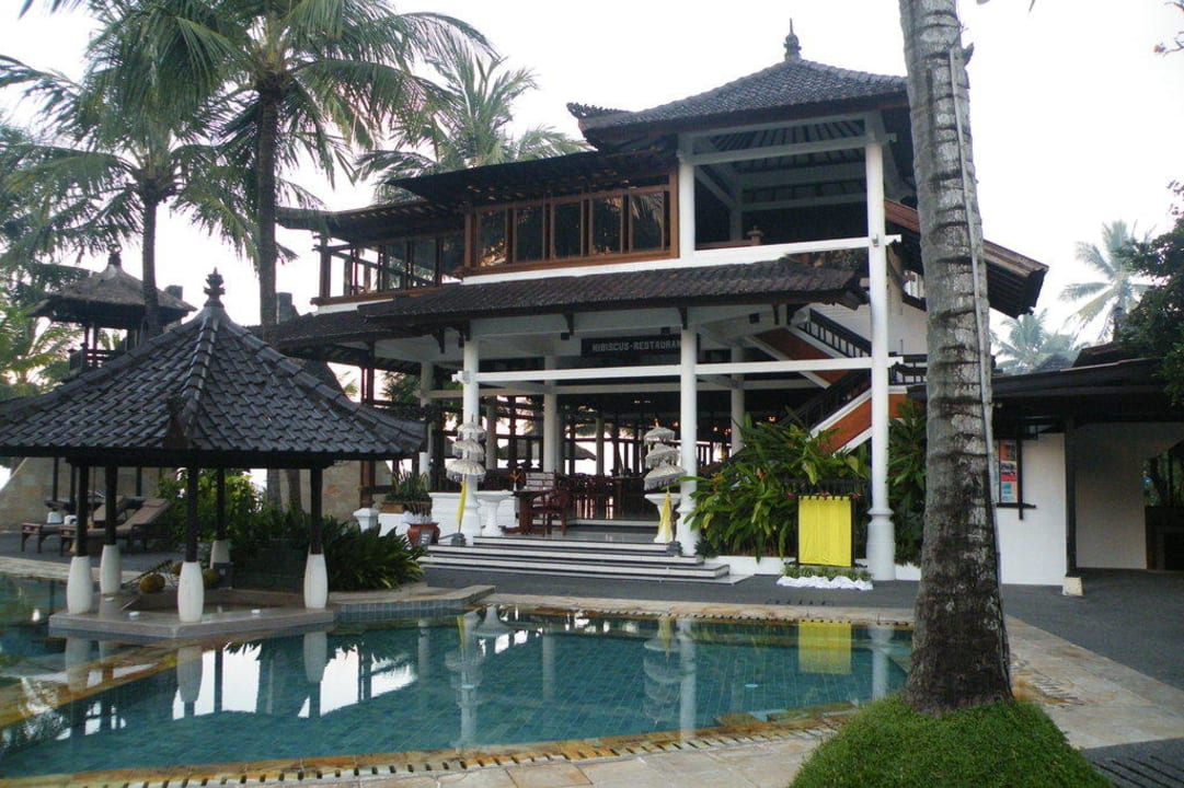 Restauranteingang Candi Beach Resort and Spa