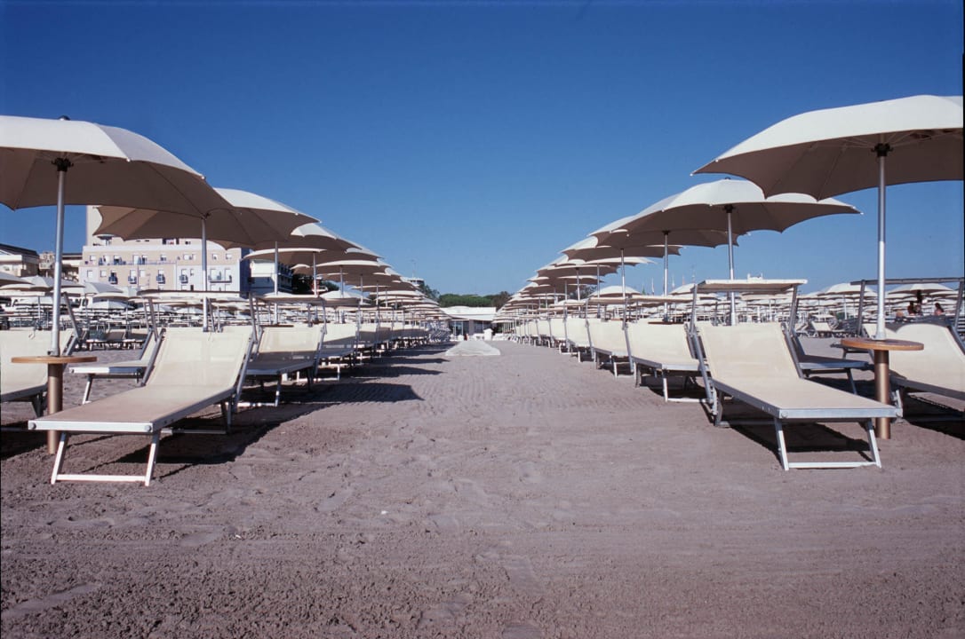 Beach Hotel Tania