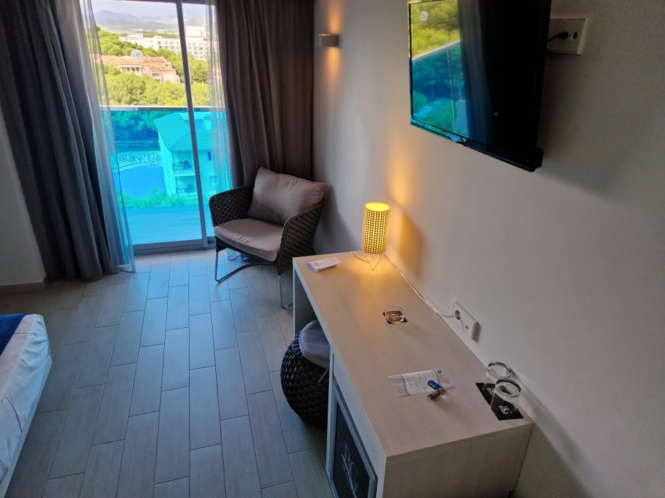 Zimmer BG Tonga Tower Design Hotel & Suites