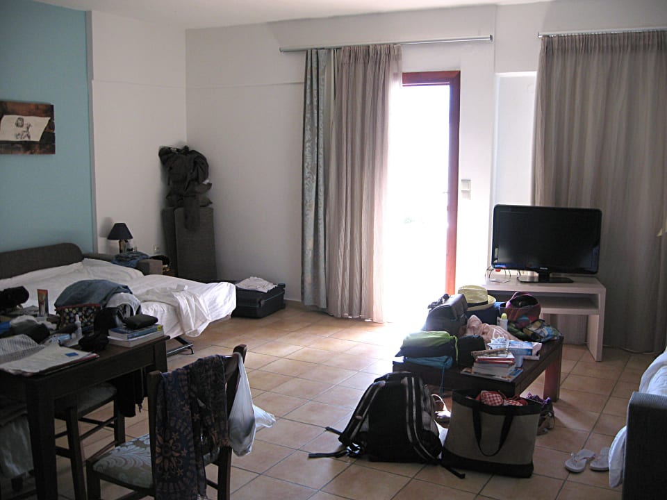 Dreibettzimmer des Appartements Alianthos Garden Hotel