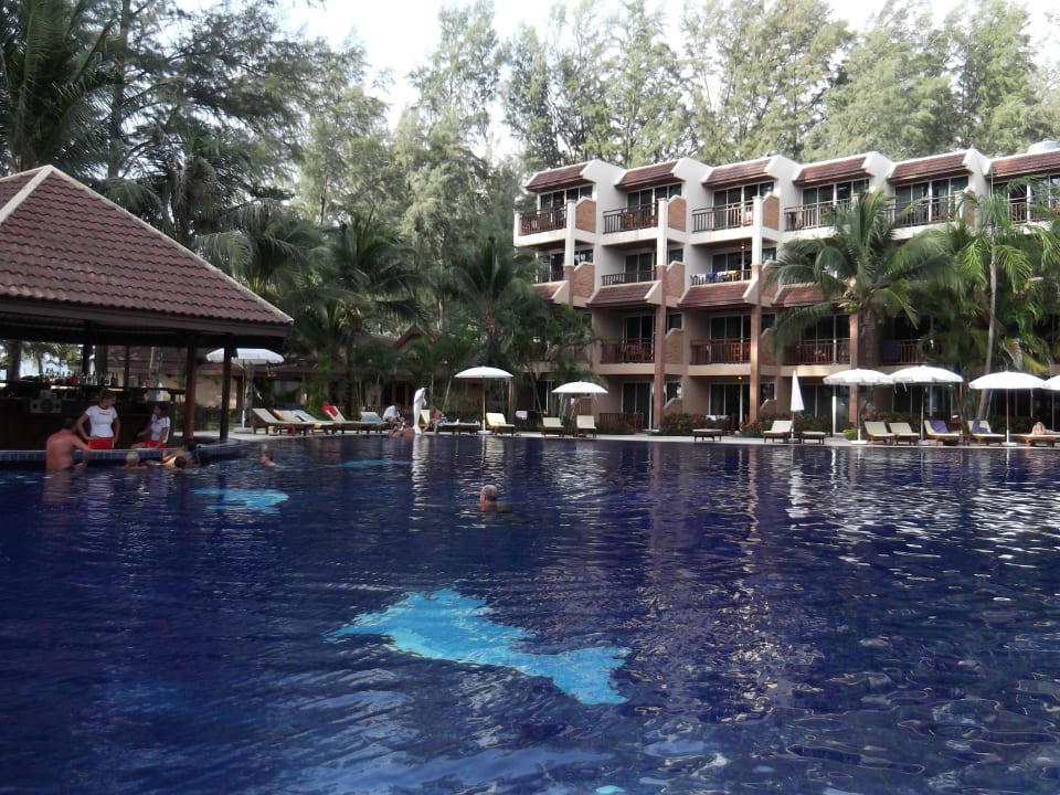 Pool vor dem Hotelkomplex - Blick  Best Western Premier Bangtao Beach Resort & Spa