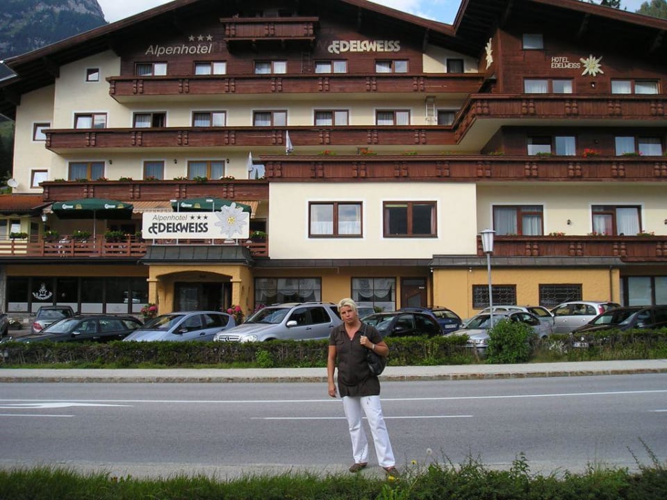 Vorderansicht vom Hotel Alpenhotel Edelweiss