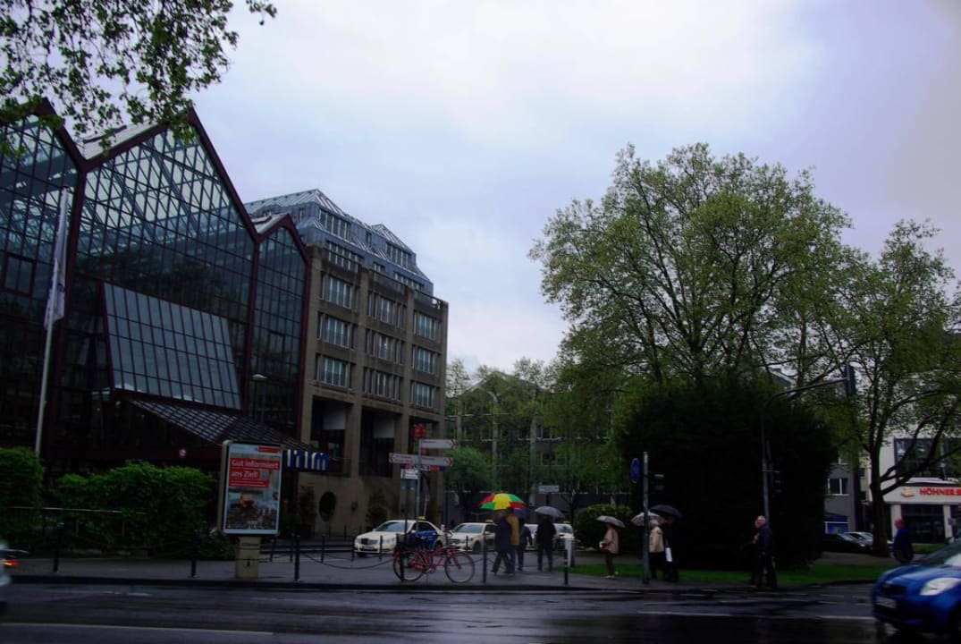 Von der Strasse aus gesehen Maritim Hotel Köln