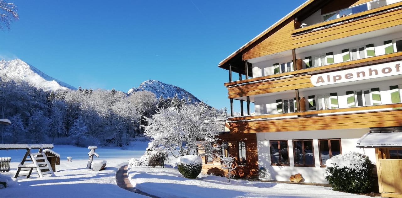 Außenansicht Alm- & Wellnesshotel Alpenhof