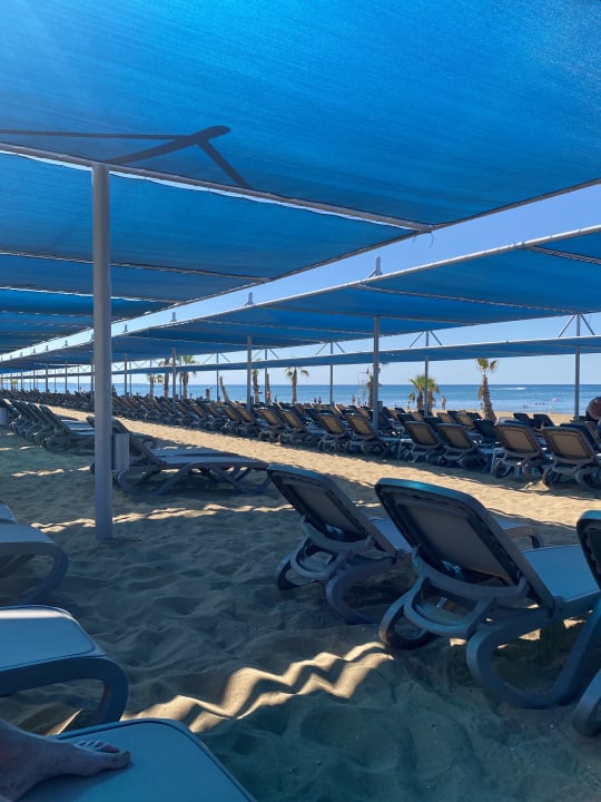 Strand Club Grand Side