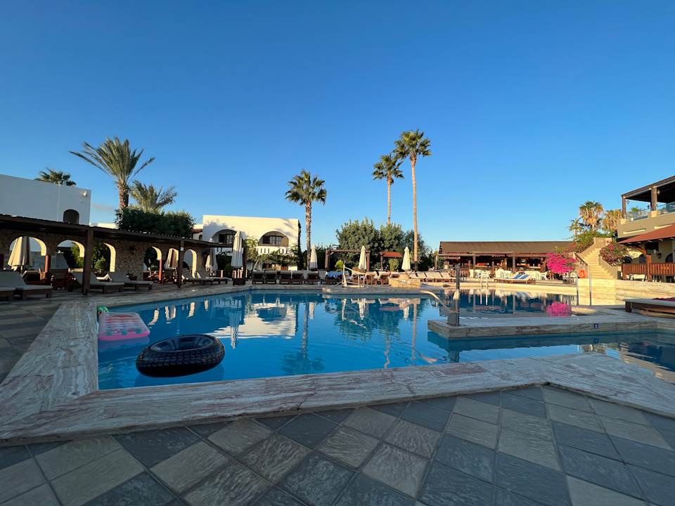 Pool Gaia Garden Hotel