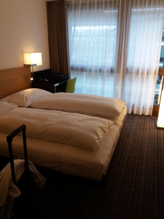 Zimmer Züri by Fassbind