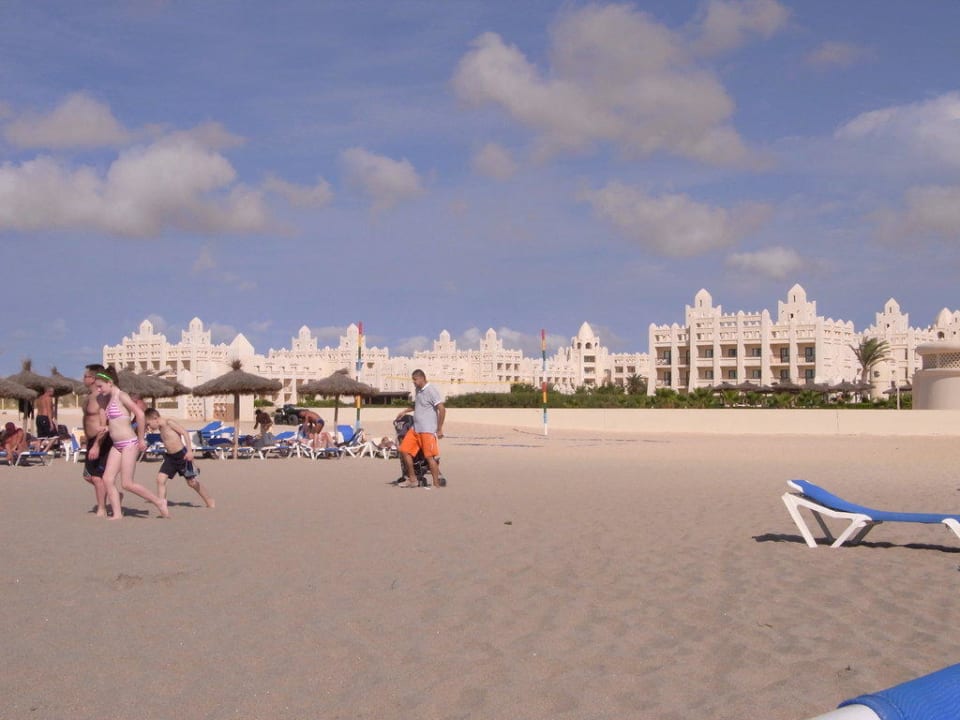 Hotelansicht vom Strand Hotel Riu Karamboa