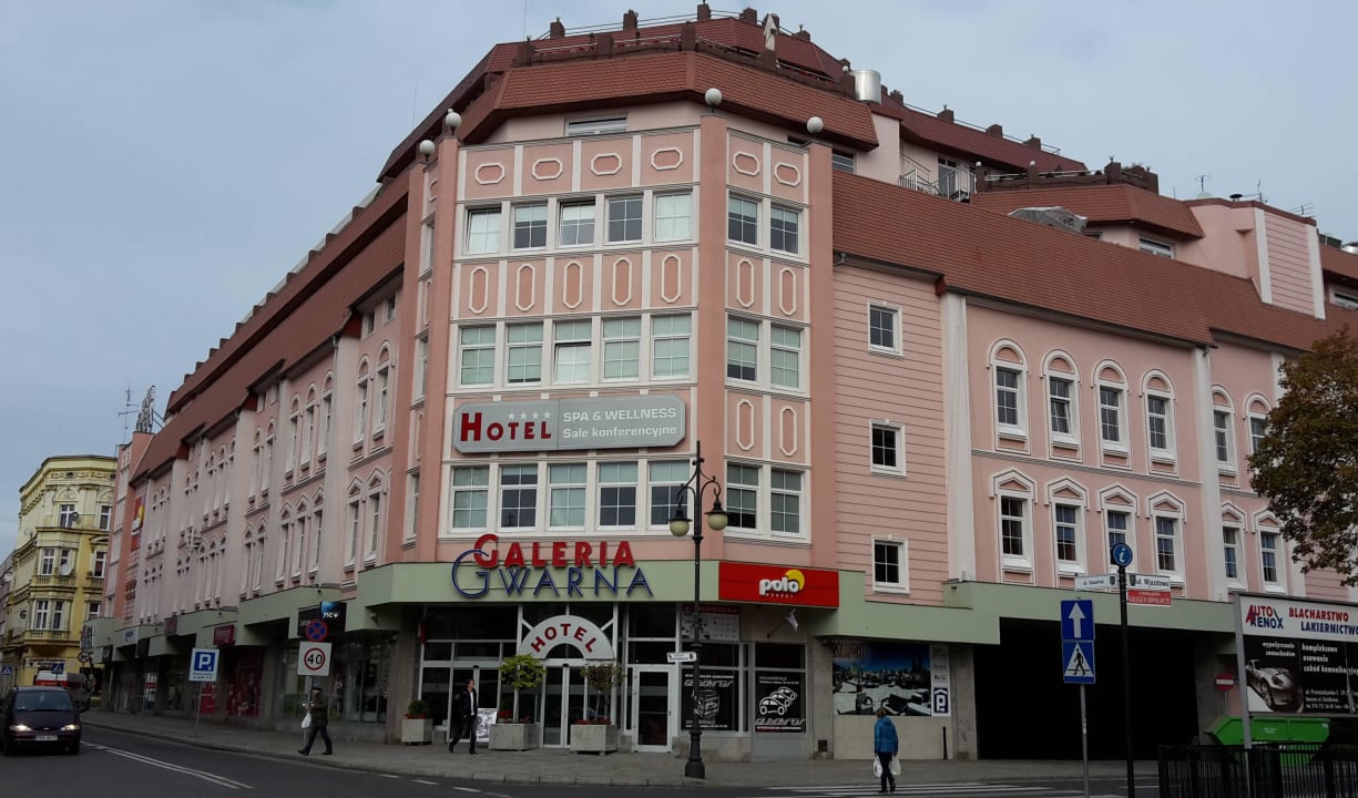 Total view of the building Hotel Gwarna