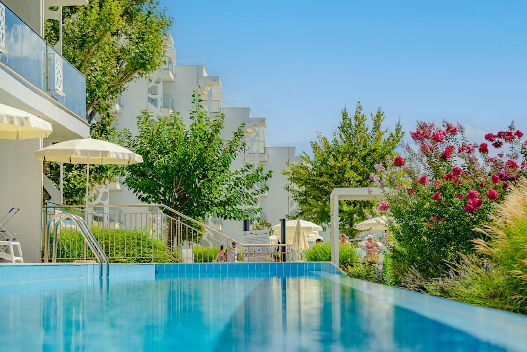 Pool Maritim Hotel Paradise Blue Albena
