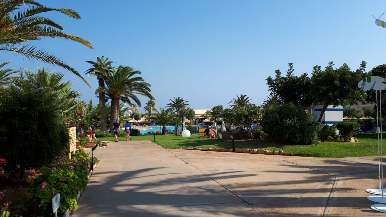 Gartenanlage Anissa Beach & Village