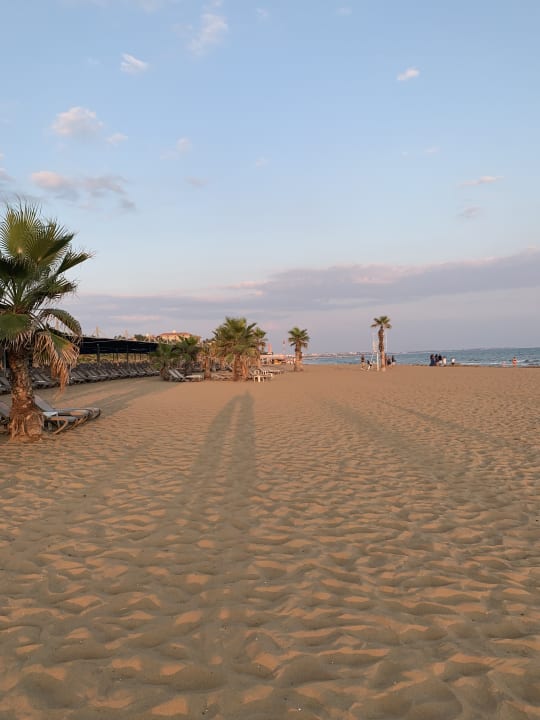 Strand Club Grand Side