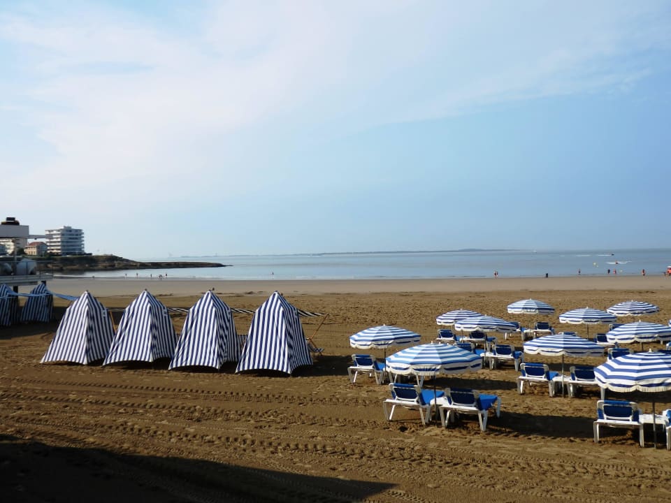 Typischer Strand Hotel Cordouan by Thalazur