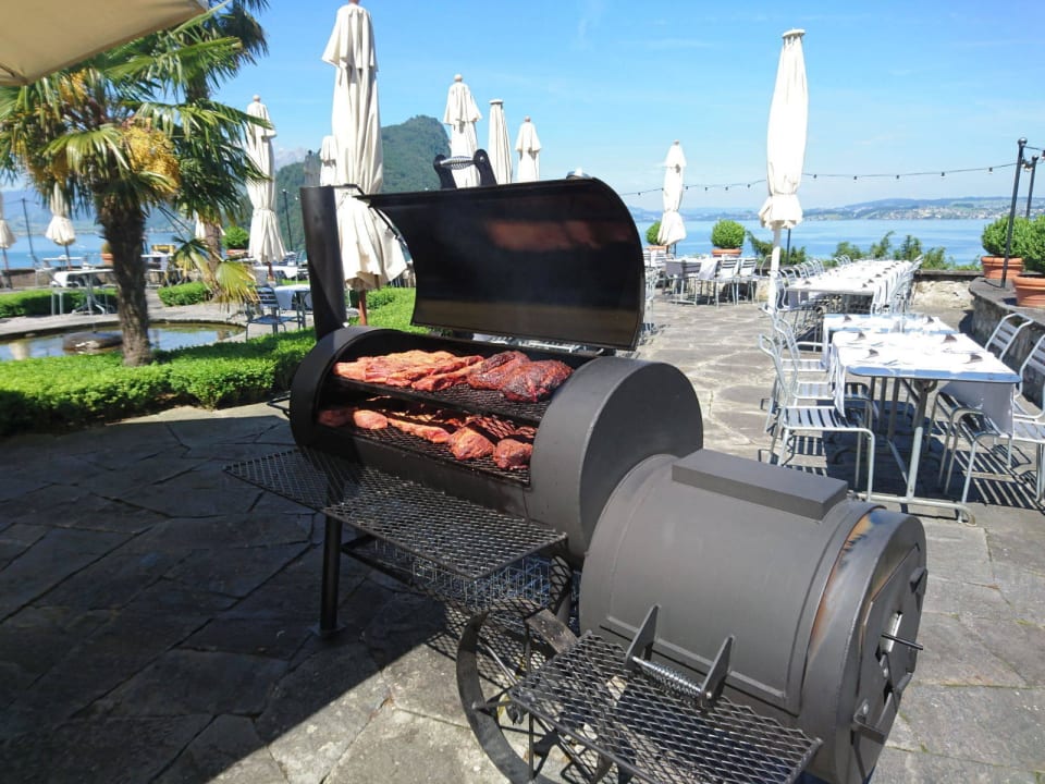 BBQ Smoker auf der Terrasse See- und Seminarhotel FloraAlpina