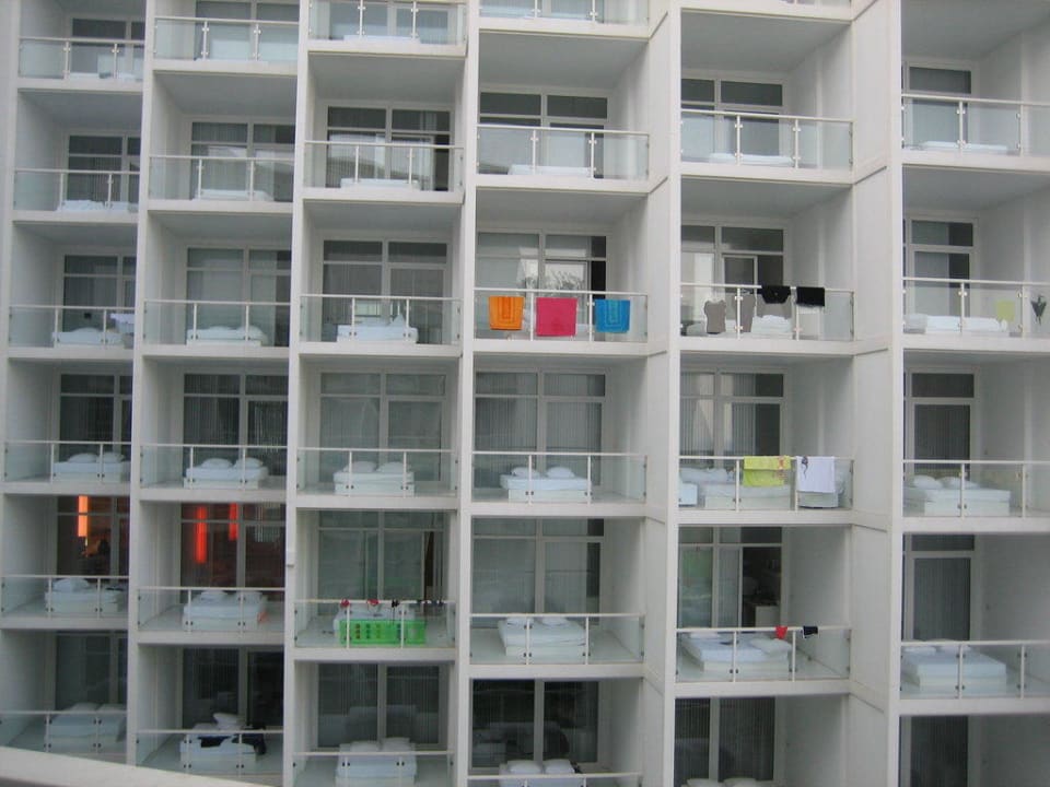 Teilausblick - Abends schön beleuchtet Hotel SU & Aqualand