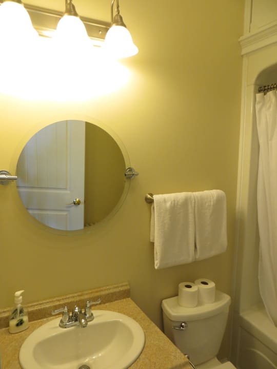 Bad Hotel Dolan's Inn & Suites