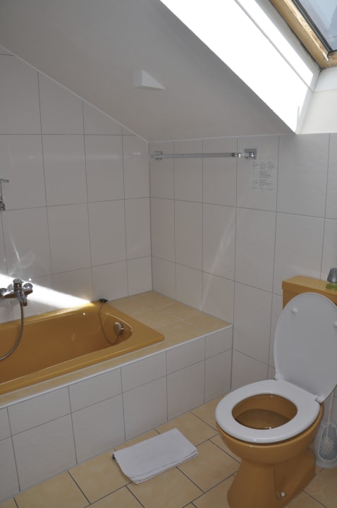 Badezimmer, sauber, einfach, hell. Aqualon Hotel Schweizerblick