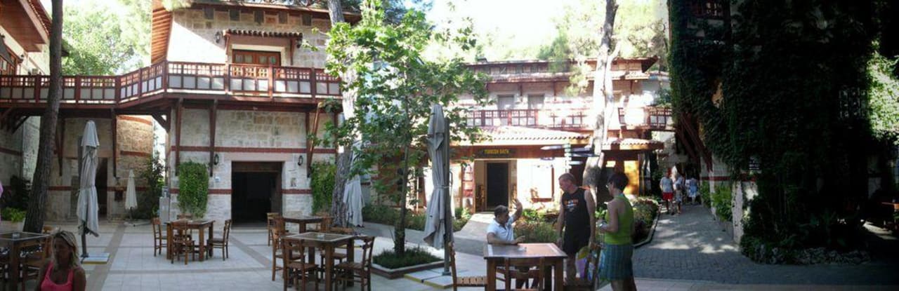 Zwischen Türkischem Bad, Cafe und Geschäften  Ulusoy Kemer Holiday Club