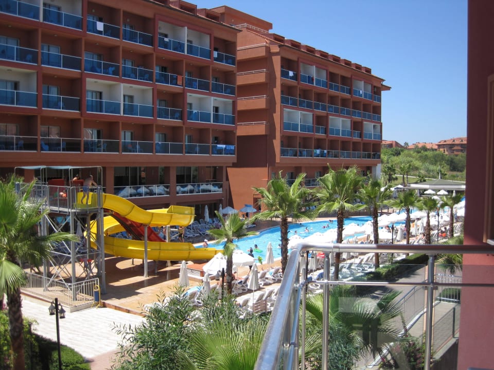 Бассейн у нового корпуса Club Side Coast