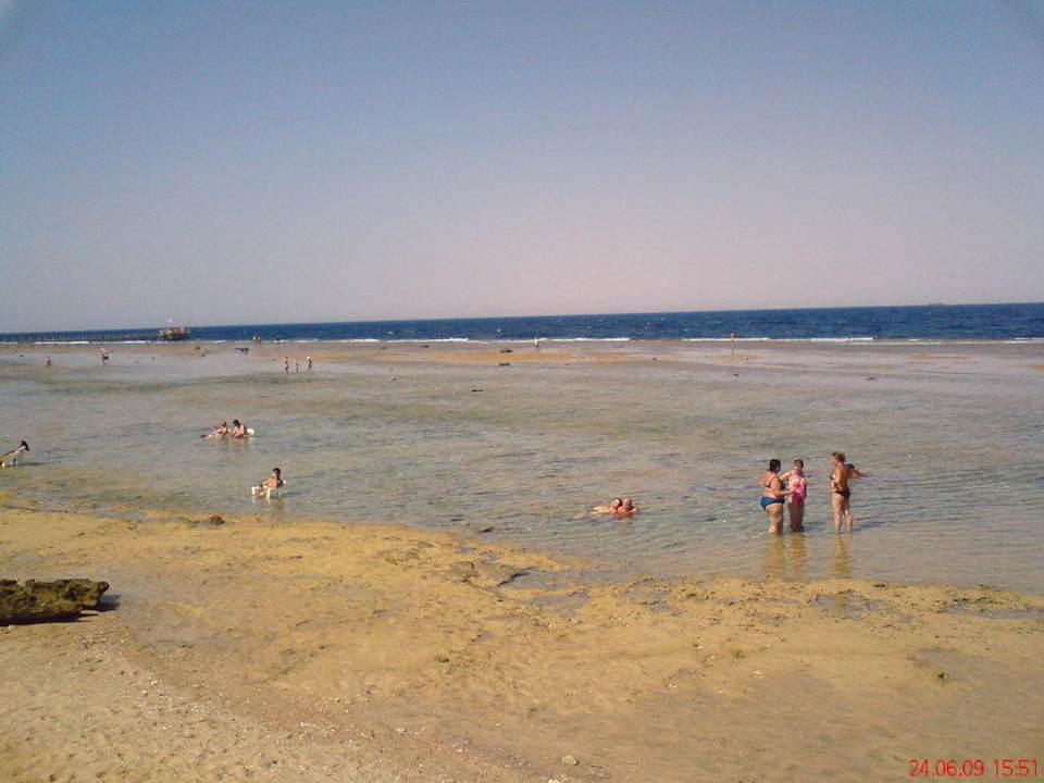 Badestrand bei Ebbe Charmillion Sea Life Resort