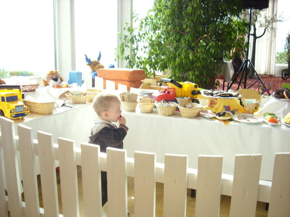 Enkel am Kinderbüffet AHORN Hotel Am Fichtelberg