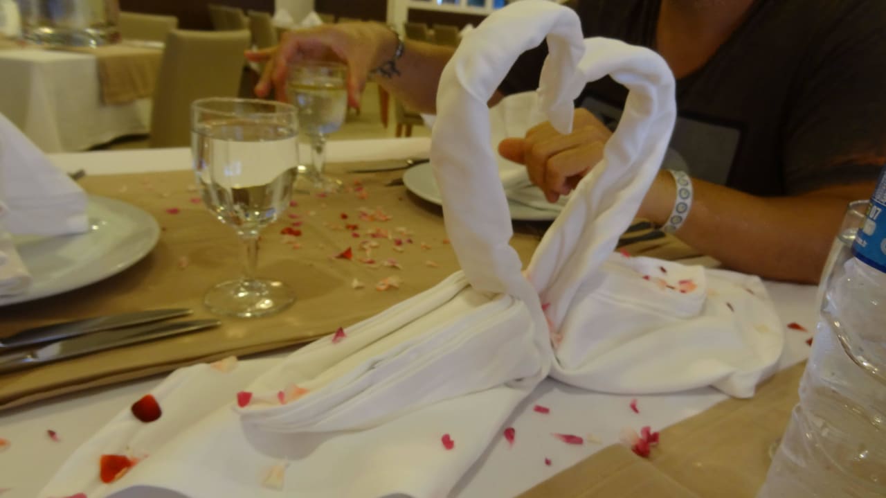 Versierde tafel Linda Sunny Beach Hotel & Spa