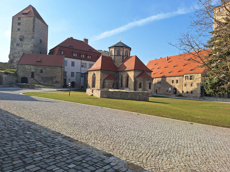 Außenansicht Hotel Schloss Nebra & Annex Himmelsscheibe