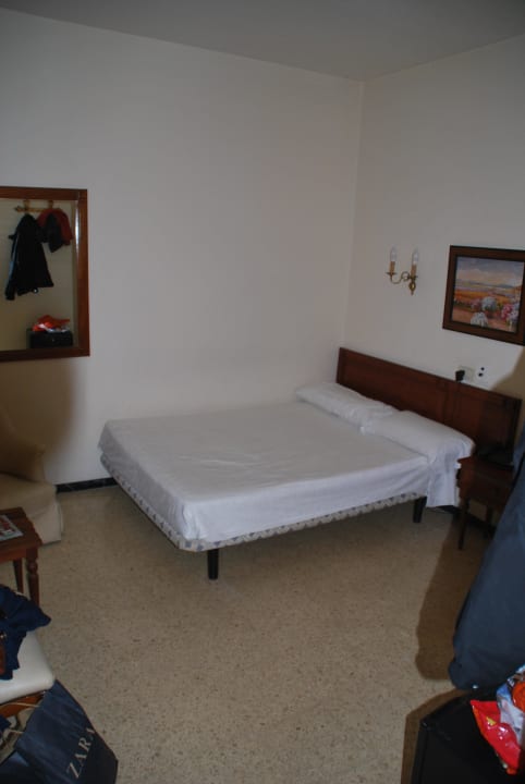 Das Zimmer ist ausreichend groß. Hotel Marte