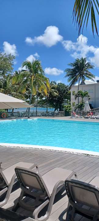 Pool Le Peninsula Bay Beach Resort & Spa