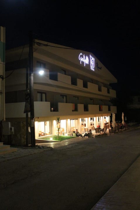 Hotel nocą Gardelli Resort Art Hotel