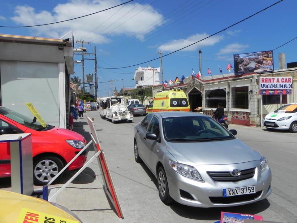 Links vom Hoteleingang Cactus Royal