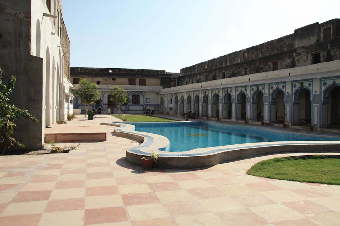 Einladung zum Bad Hotel Nimaj Palace