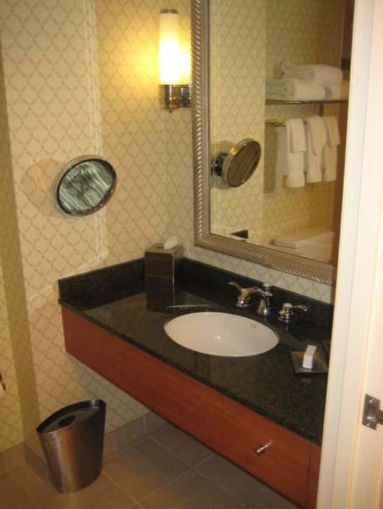 Bad Hotel Hilton Portland & Executive Tower