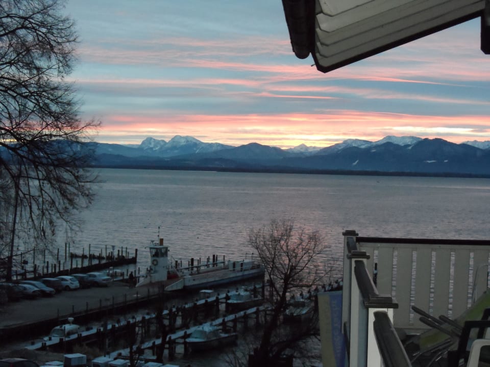Blick vom Balkon am Morgen Ferienresidenz Chiemseestern