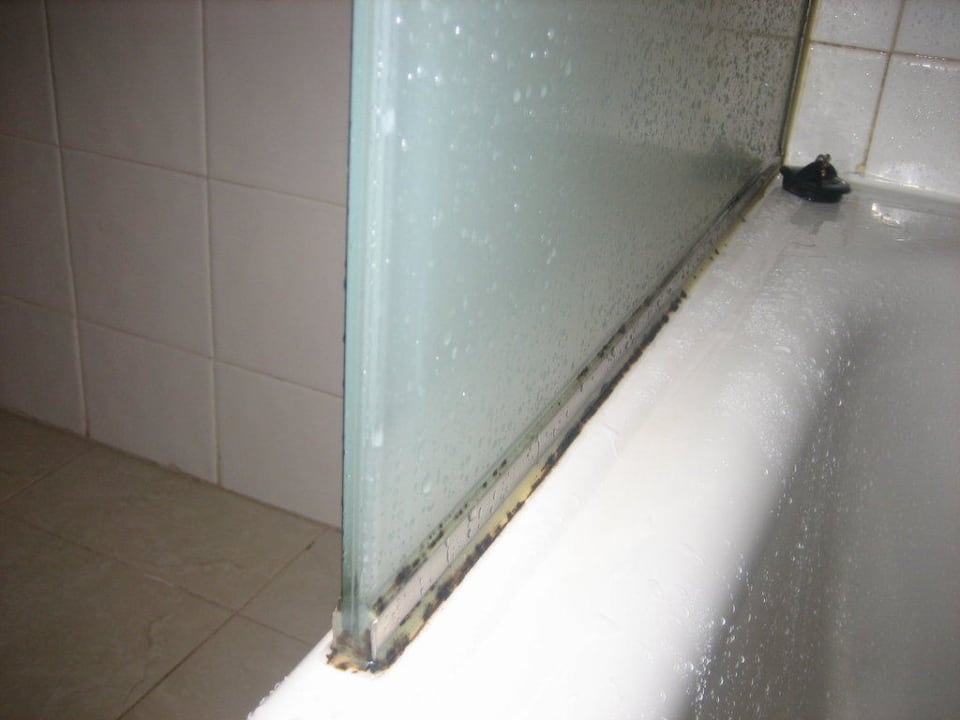 Ungepflegtes Badezimmer LABRANDA Bahía de Lobos