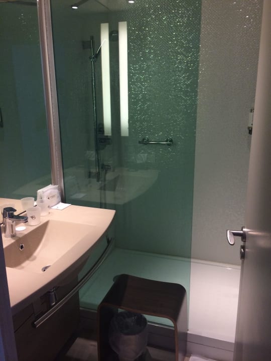 Waschbecken und Dusche Hotel de l'Univers